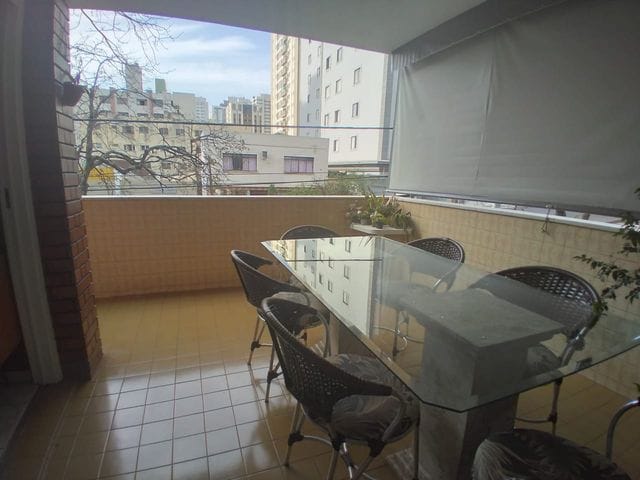 Foto do Apartamento - Apartamento à venda,  Ed. Renault, sala ampla com espaçosa sacada, 4 dormitórios, sendo 1 suíte, lavabo, 2 vagas de garagem. Centro, 
Londrina, PR | Guepardo Imob