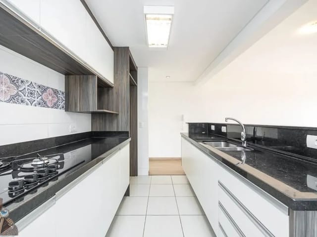 Apartamento 3 quartos e 2 banheiros, para alugar, no bairro Cabral em Curitiba