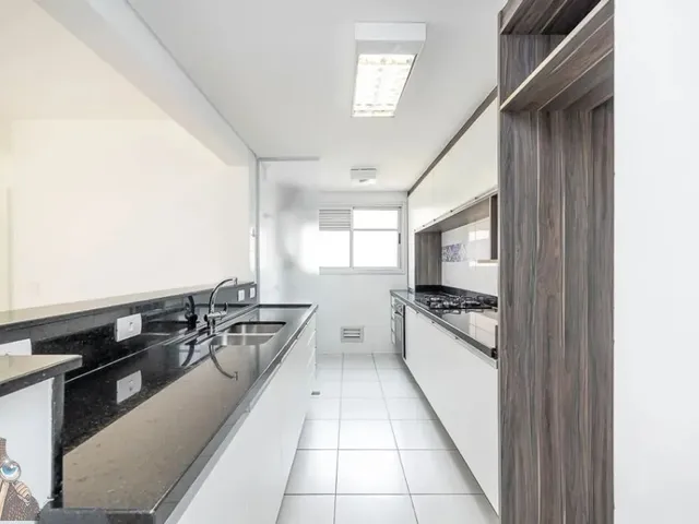Apartamento 3 quartos e 2 banheiros, para alugar, no bairro Cabral em Curitiba