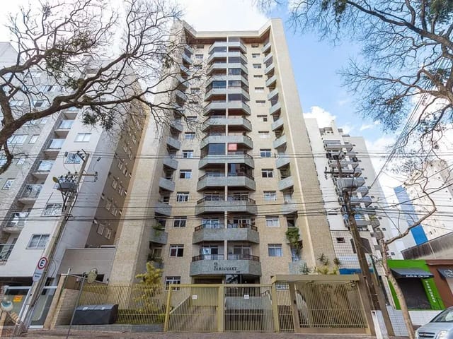 Apartamento 3 quartos e 4 banheiros, para alugar, no bairro Portão em Curitiba