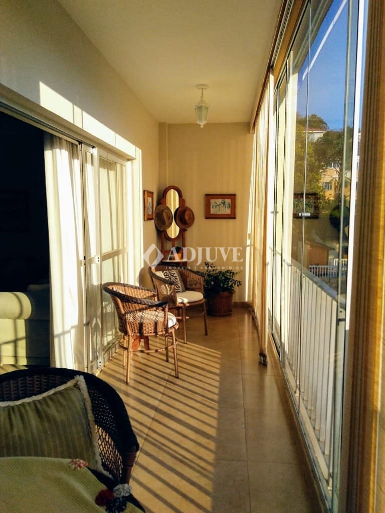 Apartamento à venda com 4 quartos, 150m² - Foto 1