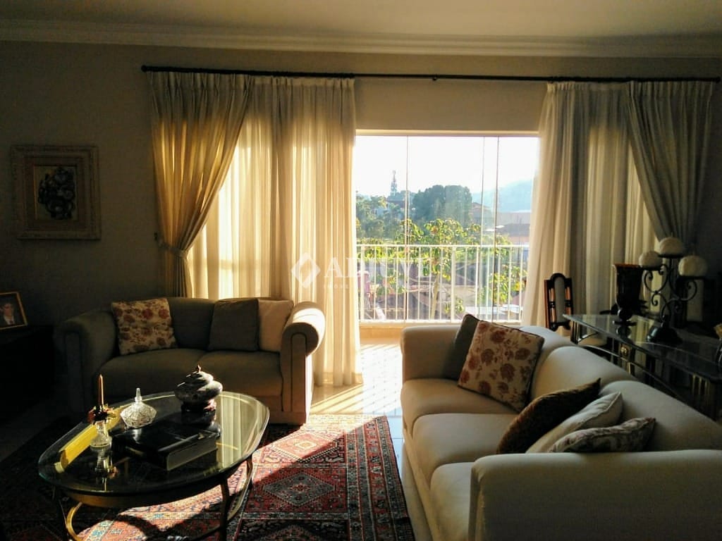 Apartamento à venda com 4 quartos, 150m² - Foto 2