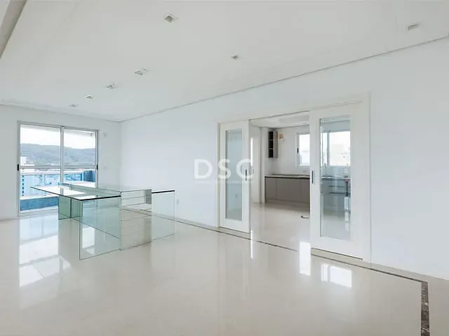 Apartamento com 429m² 2 quartos e 3 banheiros, à venda, no bairro Centro em Balneário Camboriú