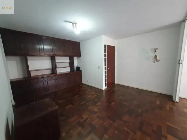 Apartamento 2 quartos e 3 banheiros, para alugar, no bairro Centro em Curitiba