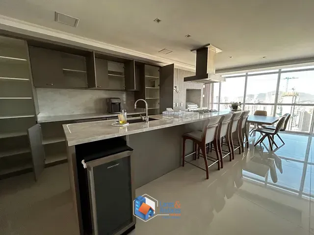 Apartamento com 228m² 4 quartos e 5 banheiros, à venda, no bairro Pioneiros em Balneário Camboriú