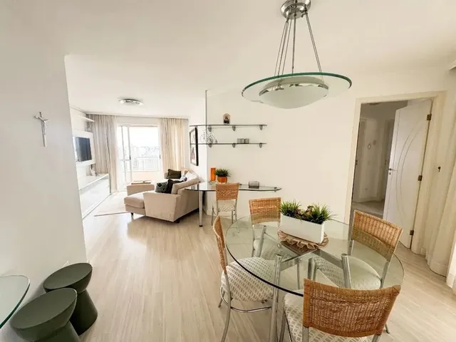 Apartamento 3 quartos e 2 banheiros, à venda, no bairro Centro em Curitiba