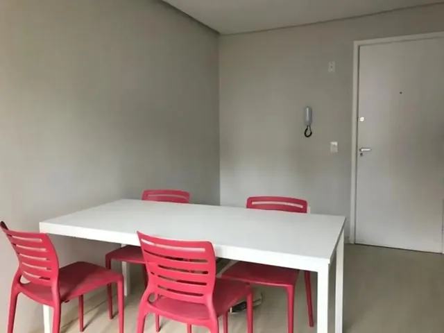 Apartamento 1 quarto e 1 banheiro, para alugar, no bairro Champagnat em Curitiba