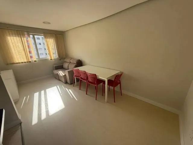 Apartamento 1 quarto e 1 banheiro, para alugar, no bairro Champagnat em Curitiba