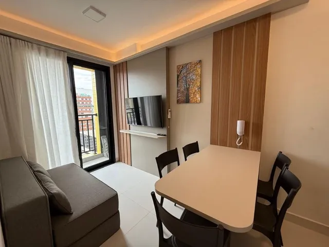 Apartamento 2 quartos e 1 banheiro, para alugar, no bairro Centro em Curitiba