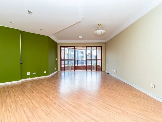 Apartamento 3 quartos e 5 banheiros, à venda, no bairro Centro em Curitiba