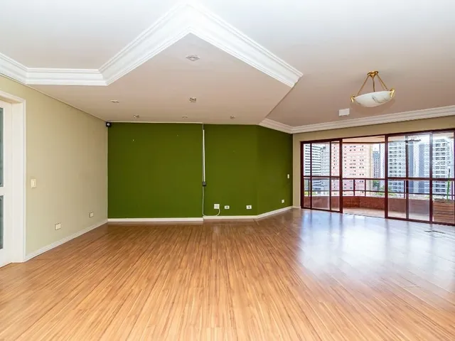 Apartamento 3 quartos e 5 banheiros, à venda, no bairro Centro em Curitiba