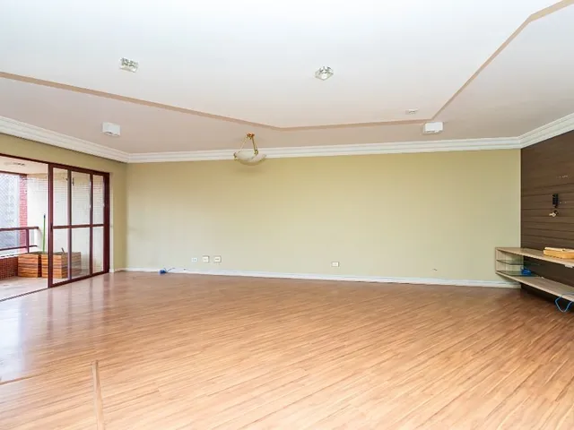 Apartamento 3 quartos e 5 banheiros, à venda, no bairro Centro em Curitiba