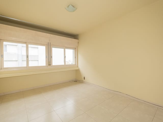 Foto do Apartamento - Loft para aluguel no centro de Pelotas, a poucos metros da Praça Cel. Pedro Osório, com localização privilegiada – Pelotas/RS | UP Imóveis