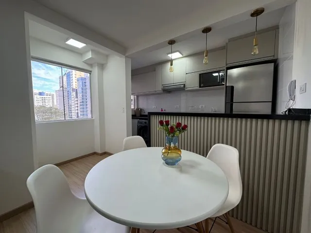 Apartamento 2 quartos e 1 banheiro, para alugar, no bairro Bigorrilho em Curitiba