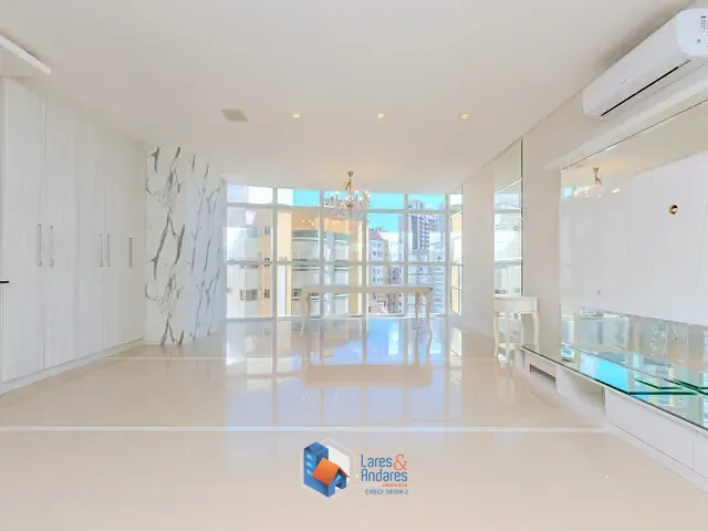 Apartamento com 117975m² 3 quartos e 4 banheiros, à venda, no bairro Centro em Balneário Camboriú