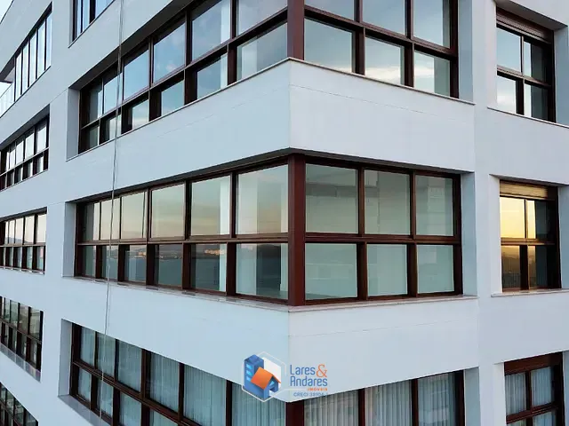 Apartamento com 200m² 4 quartos e 6 banheiros, à venda, no bairro Centro em Balneário Piçarras