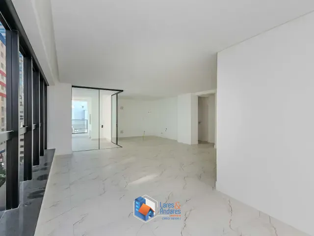 Apartamento com 141m² 3 quartos e 4 banheiros, à venda, no bairro Meia Praia em Itapema