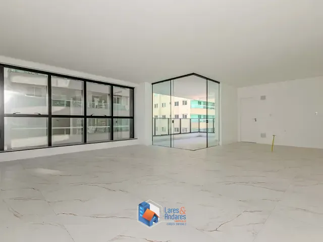 Apartamento com 141m² 3 quartos e 4 banheiros, à venda, no bairro Meia Praia em Itapema