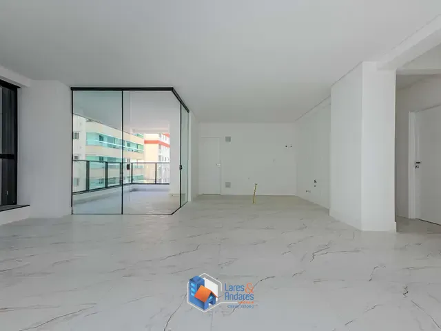 Apartamento com 141m² 3 quartos e 4 banheiros, à venda, no bairro Meia Praia em Itapema