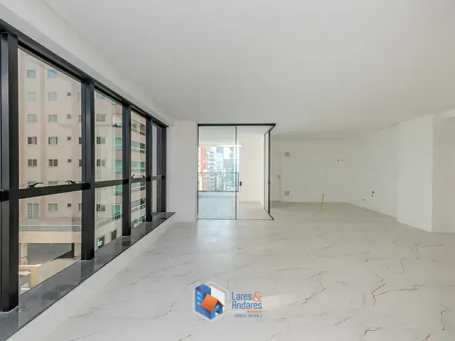 Apartamento com 141m² 3 quartos e 4 banheiros, à venda, no bairro Meia Praia em Itapema