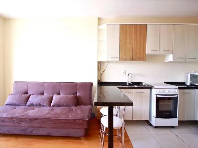 Apartamento 1 quarto e 1 banheiro, para alugar, no bairro Centro em Curitiba