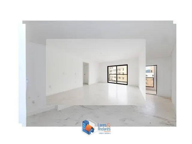 Apartamento com 2300m² 2 quartos e 2 banheiros, à venda, no bairro Centro em Balneário Camboriú