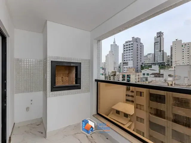 Apartamento com 2300m² 2 quartos e 2 banheiros, à venda, no bairro Centro em Balneário Camboriú