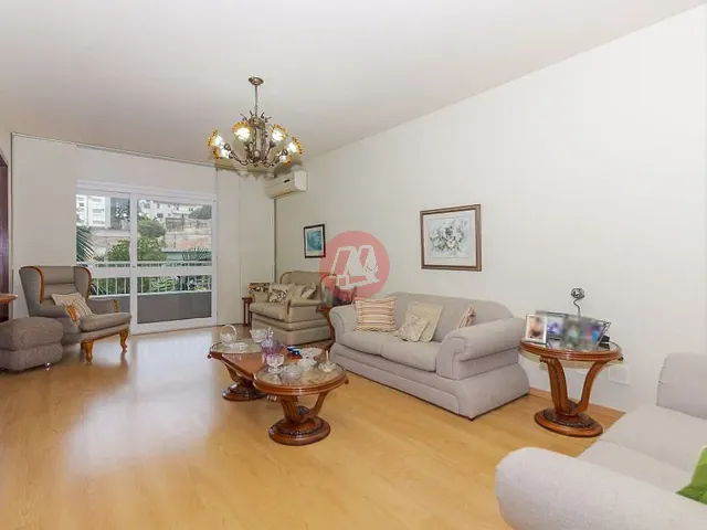 Apartamento com 200m² 3 quartos e 3 banheiros, à venda, no bairro Moinhos de Vento em Porto Alegre