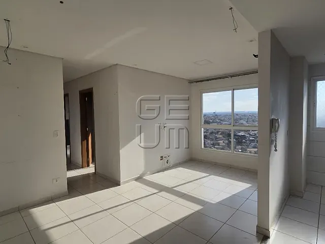 Apartamento com 98m² 3 quartos e 1 banheiro, à venda, no bairro Champagnat em Londrina