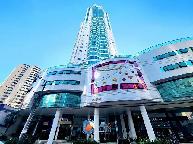 Apartamento com 213m² 4 quartos e 4 banheiros, à venda, no bairro Centro em Balneário Camboriú