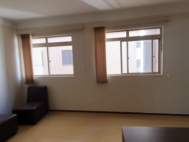 Foto do Apartamento - Apartamento à venda - 3 Quartos - 2 Banheiros - 1 Vaga de Garagem - Sala 2 ambientes, Centro, Londrina - Edifício Chanceller | Guepardo Imob