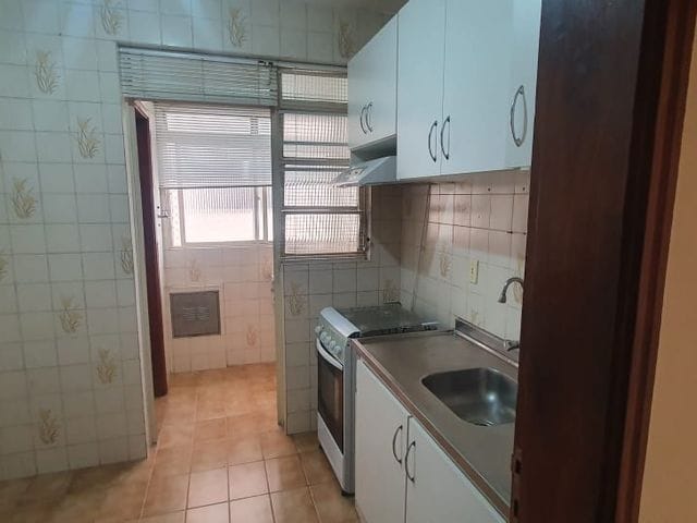 Foto do Apartamento - Apartamento à venda - 3 Quartos - 2 Banheiros - 1 Vaga de Garagem - Sala 2 ambientes, Centro, Londrina - Edifício Chanceller | Guepardo Imob