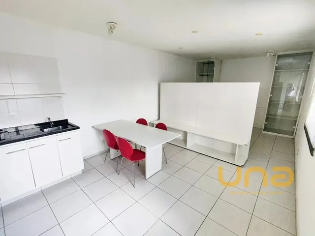Apartamento 1 quarto e 1 banheiro, para alugar, no bairro CENTRO em Curitiba