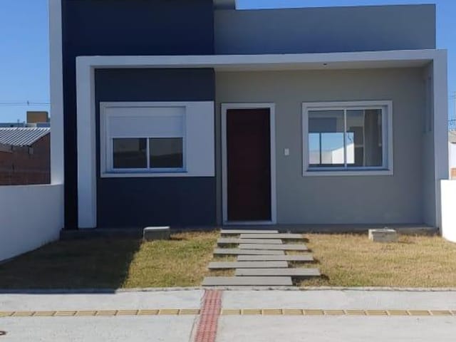 Casa 2 quartos e 1 banheiro, à venda, no bairro Areal em Pelotas