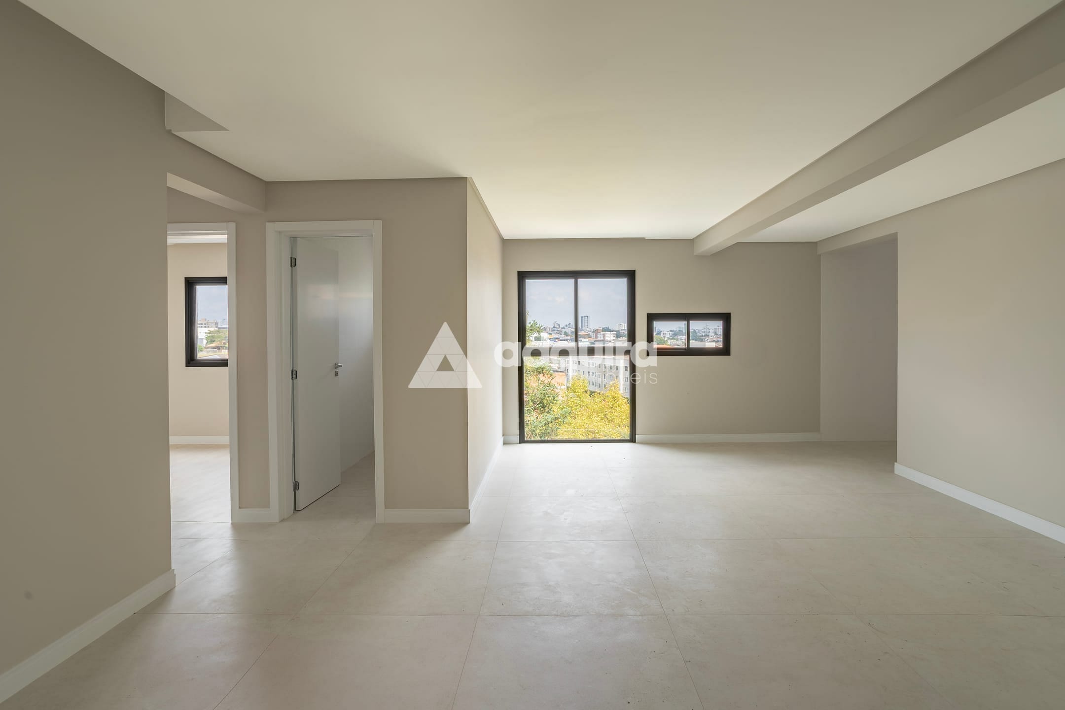 Apartamento à venda com 3 quartos, 105m² - Foto 3