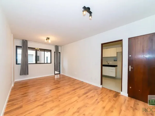Apartamento 2 quartos e 1 banheiro, para alugar, no bairro Cabral em Curitiba