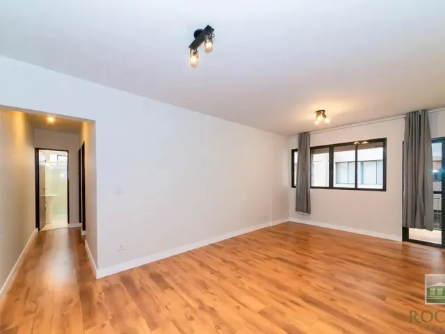 Apartamento 2 quartos e 1 banheiro, para alugar, no bairro Cabral em Curitiba