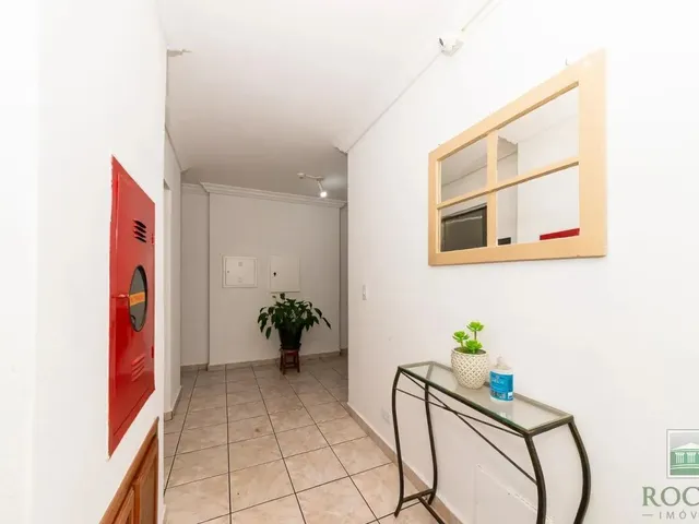 Apartamento 2 quartos e 1 banheiro, para alugar, no bairro Cabral em Curitiba