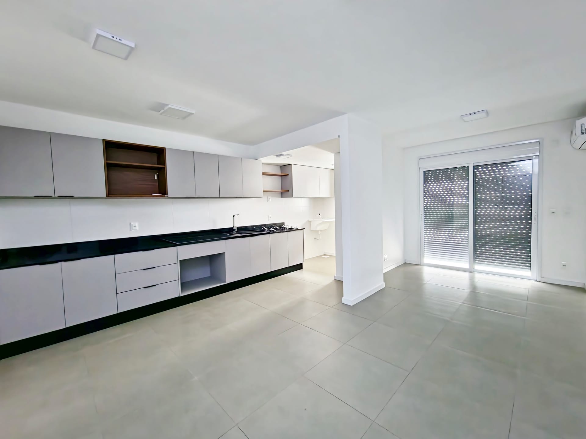Apartamento no Centro de Pelotas RS com 2 dormitórios, 1 banheiro e 1 vaga de garagem disponível para venda e locação