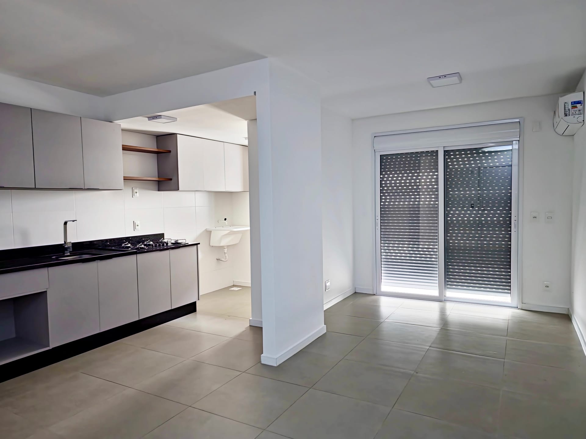 Apartamento no Centro de Pelotas RS com 2 dormitórios, 1 banheiro e 1 vaga de garagem disponível para venda e locação 3