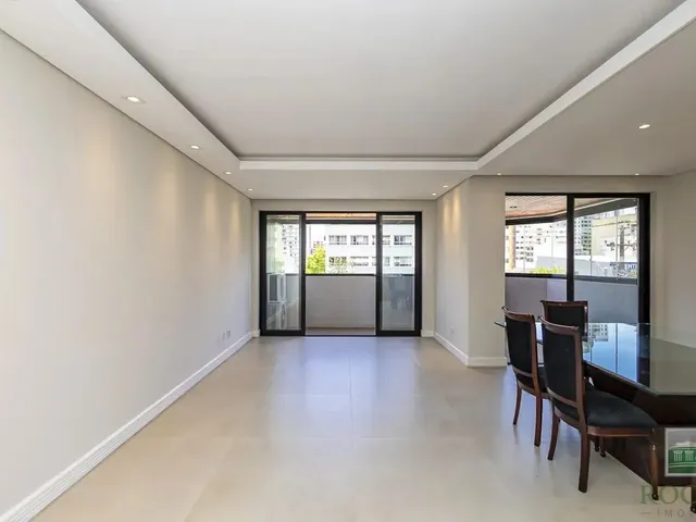Apartamento 3 quartos e 5 banheiros, à venda, no bairro Centro em Curitiba