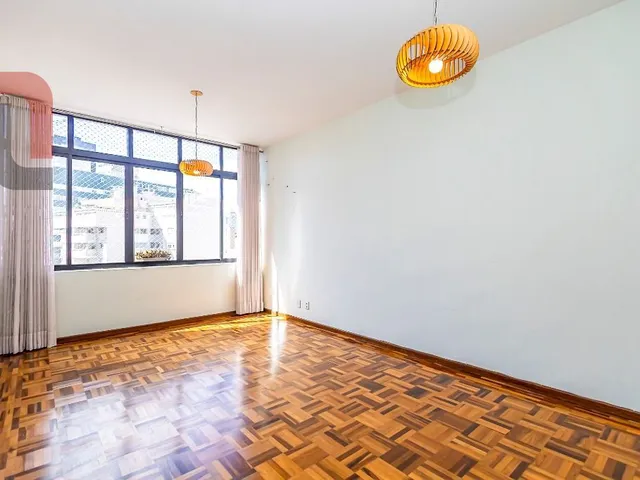 Apartamento 2 quartos e 2 banheiros, à venda, no bairro Centro em Curitiba