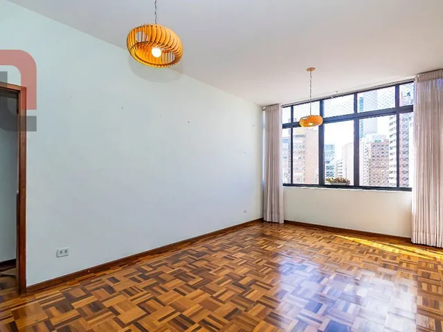 Apartamento 2 quartos e 2 banheiros, à venda, no bairro Centro em Curitiba