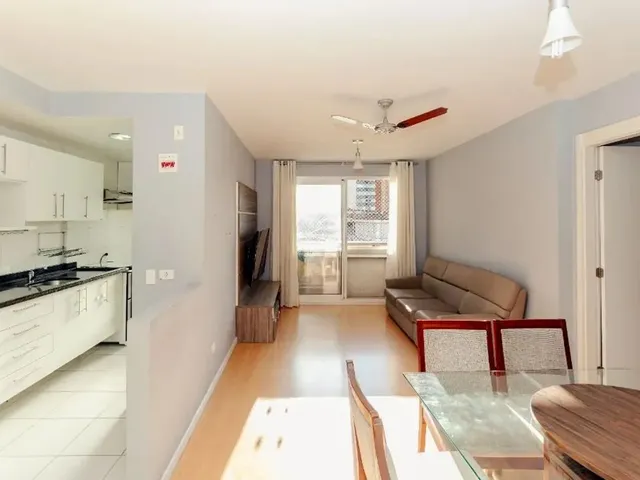 Apartamento 3 quartos e 2 banheiros, para alugar, no bairro Agua Verde em Curitiba