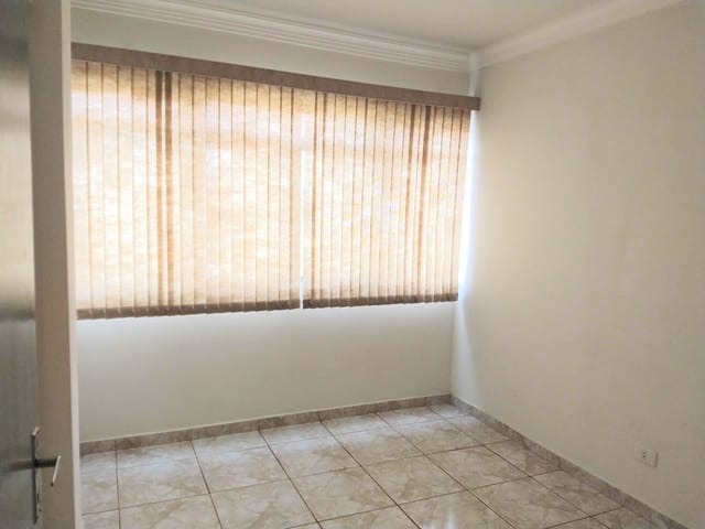 Foto do Apartamento - Apartamento à venda, Vila Casoni, Londrina, PR - Edifício Figueiras - 3 Quartos - 1 Banheiro social - Sala - 1 Vaga de Garagem - Armários - Locado - Ac Permuta | Guepardo Imob