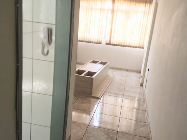 Foto do Apartamento - Apartamento à venda, Vila Casoni, Londrina, PR - Edifício Figueiras - 3 Quartos - 1 Banheiro social - Sala - 1 Vaga de Garagem - Armários - Locado - Ac Permuta | Guepardo Imob