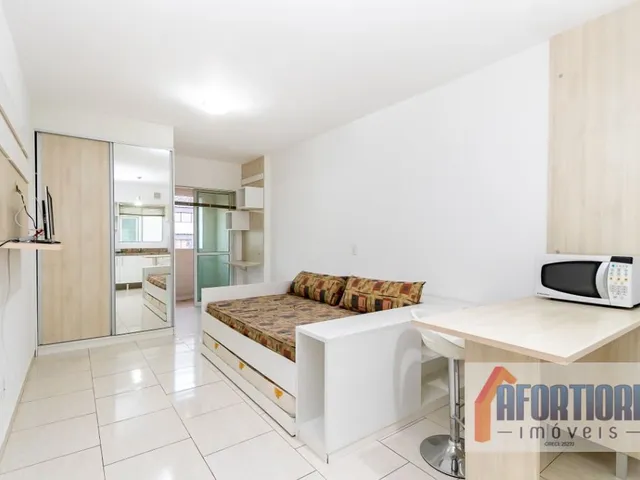 Apartamento 1 quarto e 1 banheiro, para alugar, no bairro Centro em Curitiba