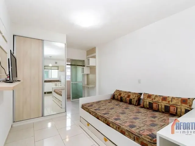 Apartamento 1 quarto e 1 banheiro, para alugar, no bairro Centro em Curitiba