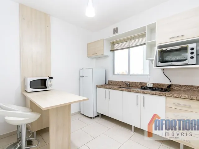 Apartamento 1 quarto e 1 banheiro, para alugar, no bairro Centro em Curitiba