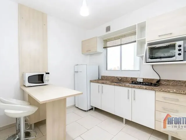 Apartamento 1 quarto e 1 banheiro, para alugar, no bairro Centro em Curitiba